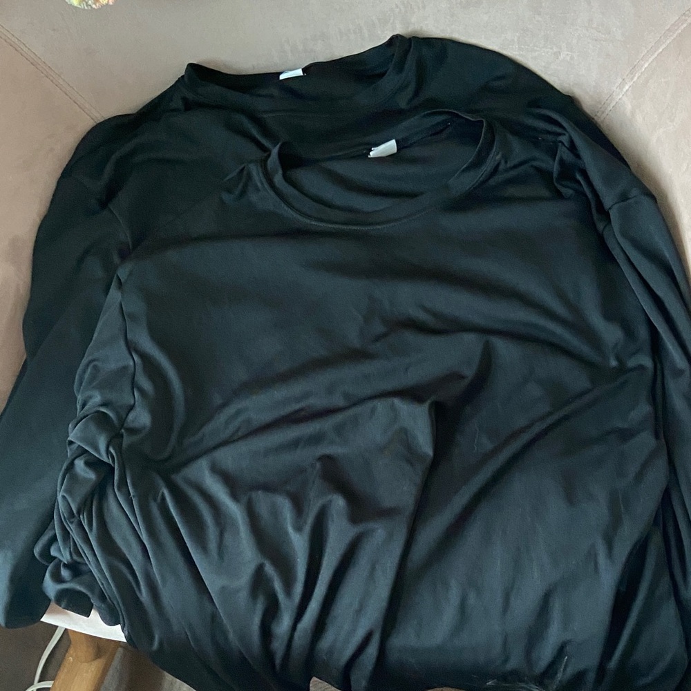 Men's Black Long-Sleeve Crewneck Shirt